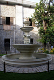 Фонтан во внутреннем дворике базилики Санта Нино в Себу