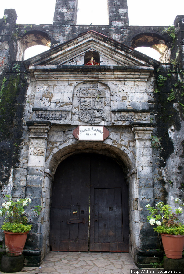 Ворота форта Сан Педро Себу-Сити, остров Себу, Филиппины