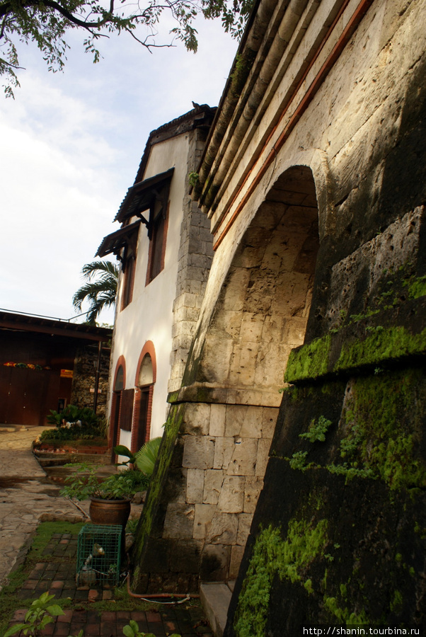 Стена форта Сан Педро Себу-Сити, остров Себу, Филиппины