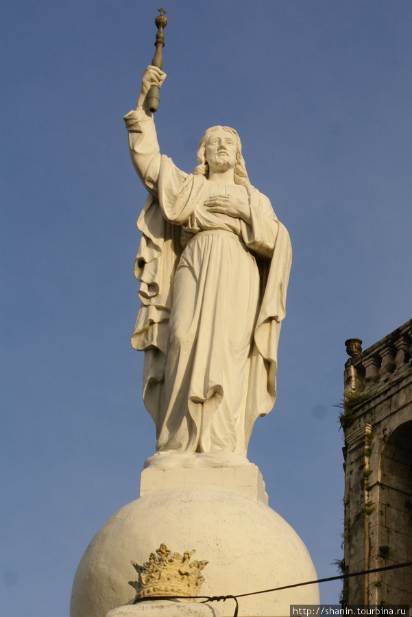 Статуя перед собором Себу-Сити, остров Себу, Филиппины
