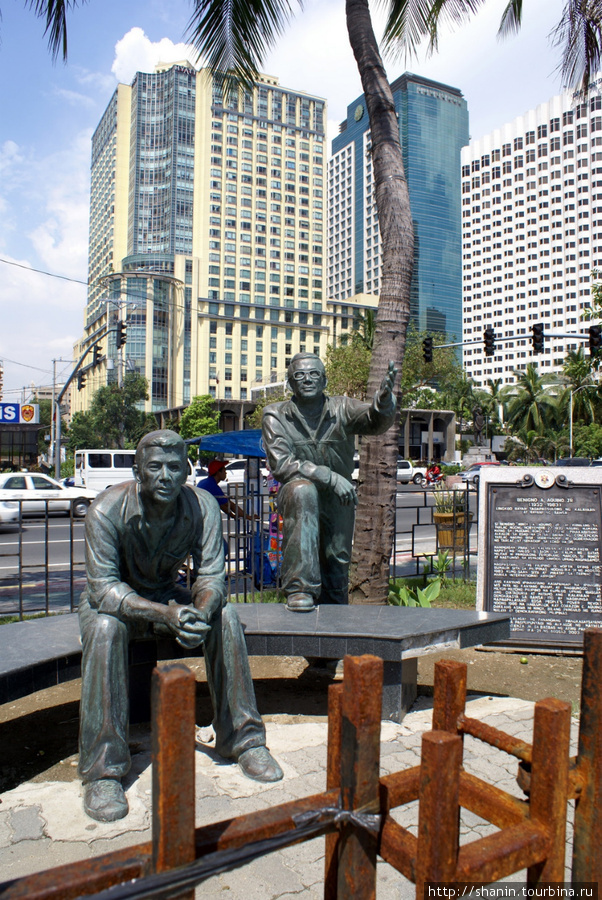 Статуи на берегу моря Манила, Филиппины