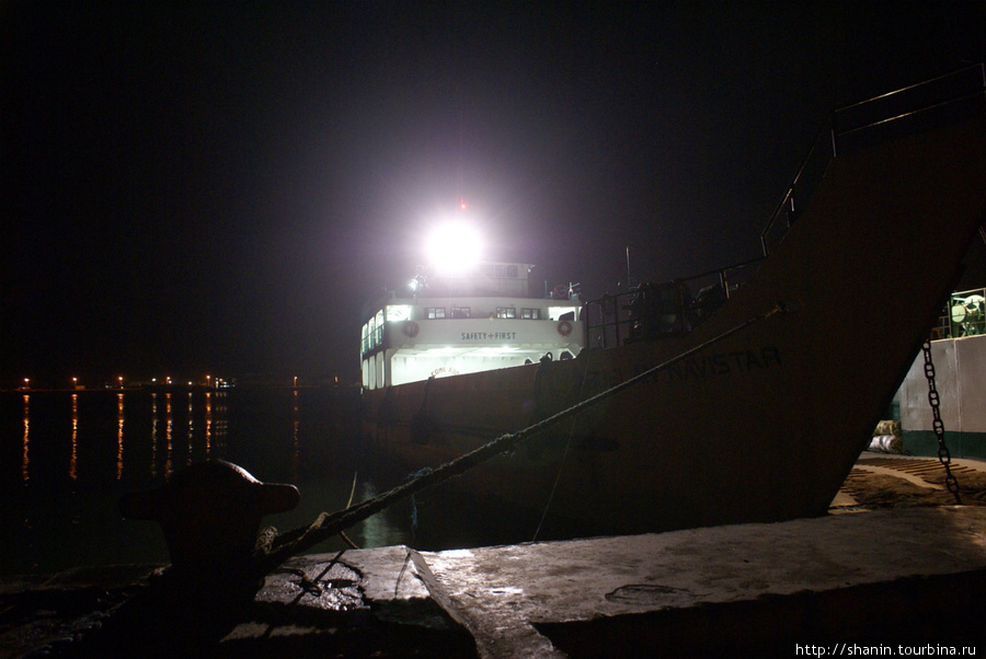 Ночь на паромной пристани Филиппины