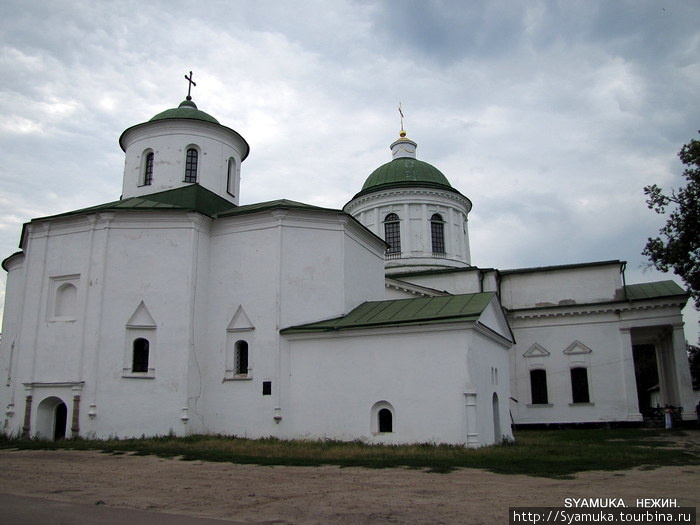 Комплекс Всехсвятской и Михайловской церквей. Нежин, Украина