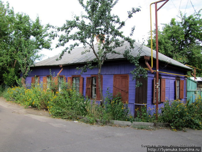 Фиолетовый дом. Его так зовут. Нежин, Украина