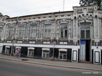 Краеведческий музей разместился в двухэтажном кирпичном доме, который принадлежал семье купцов Дяченко (построен в н.  ХIХ в.)