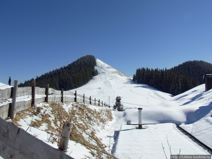 Крыша ресторанчика Hörnlehütte (1390 m) Земля Бавария, Германия