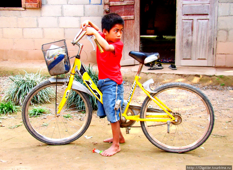 Маленький велосипедист Провинция Луангпрабанг, Лаос
