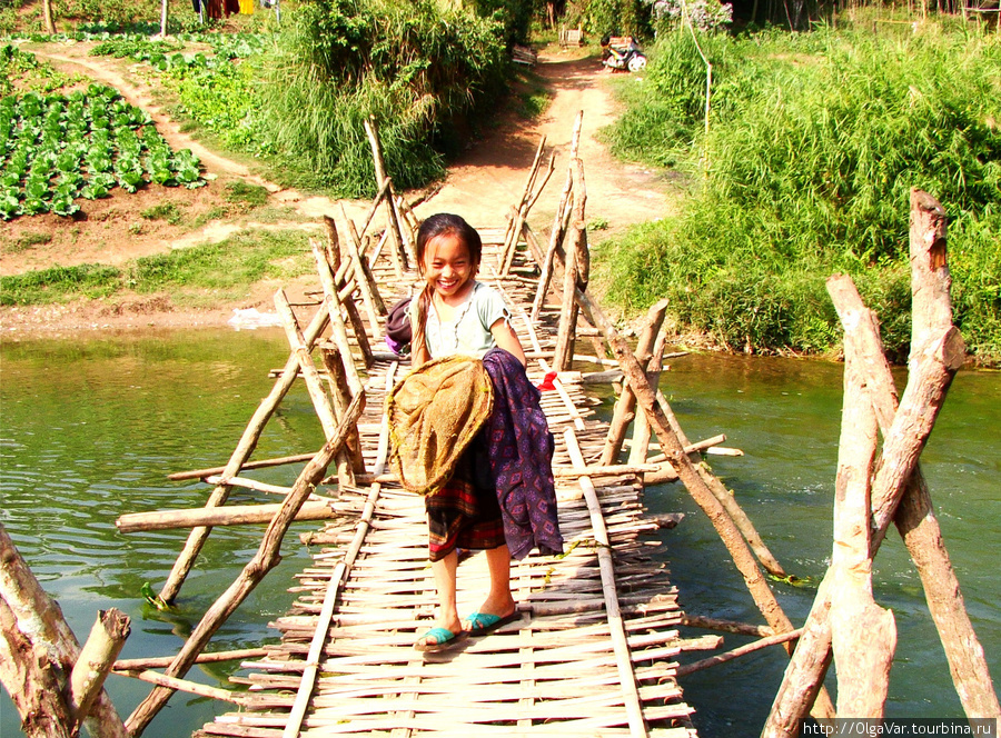 Большие заботы маленьких лаосцев Провинция Луангпрабанг, Лаос