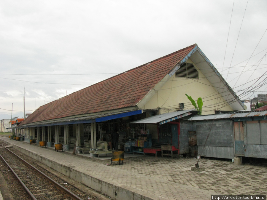 Станция Либук-Лингау Бандар-Лампунг, Индонезия