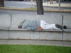 Люди прямо на улице засыпают...