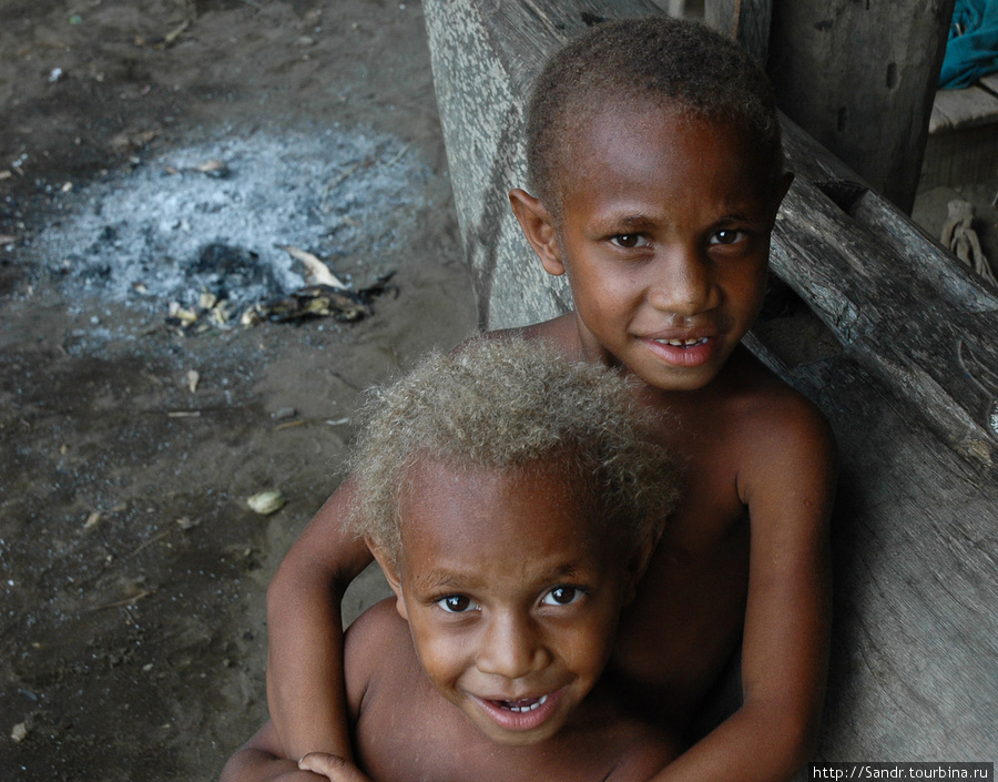 Дочь и сын Багуна Сета Бонгу, Папуа-Новая Гвинея