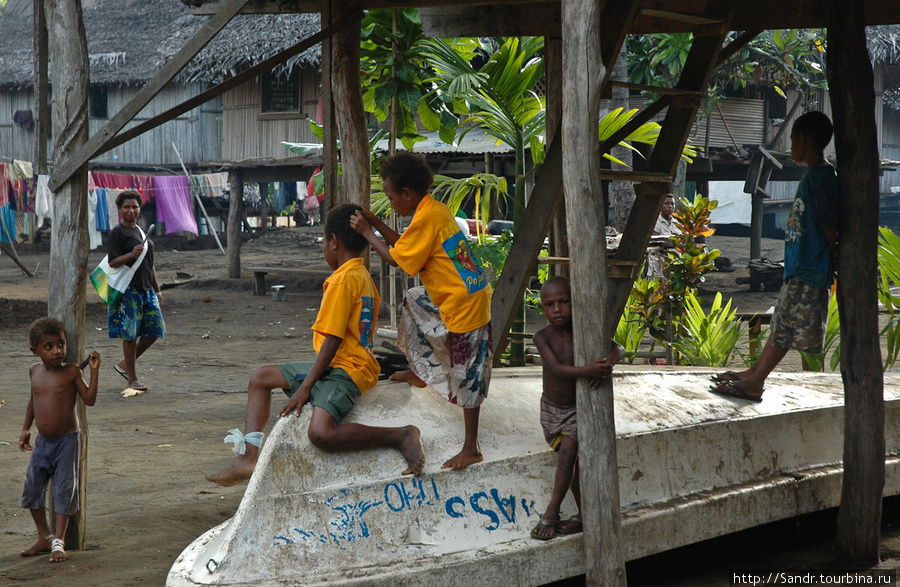 Просто дети Бонгу, Папуа-Новая Гвинея