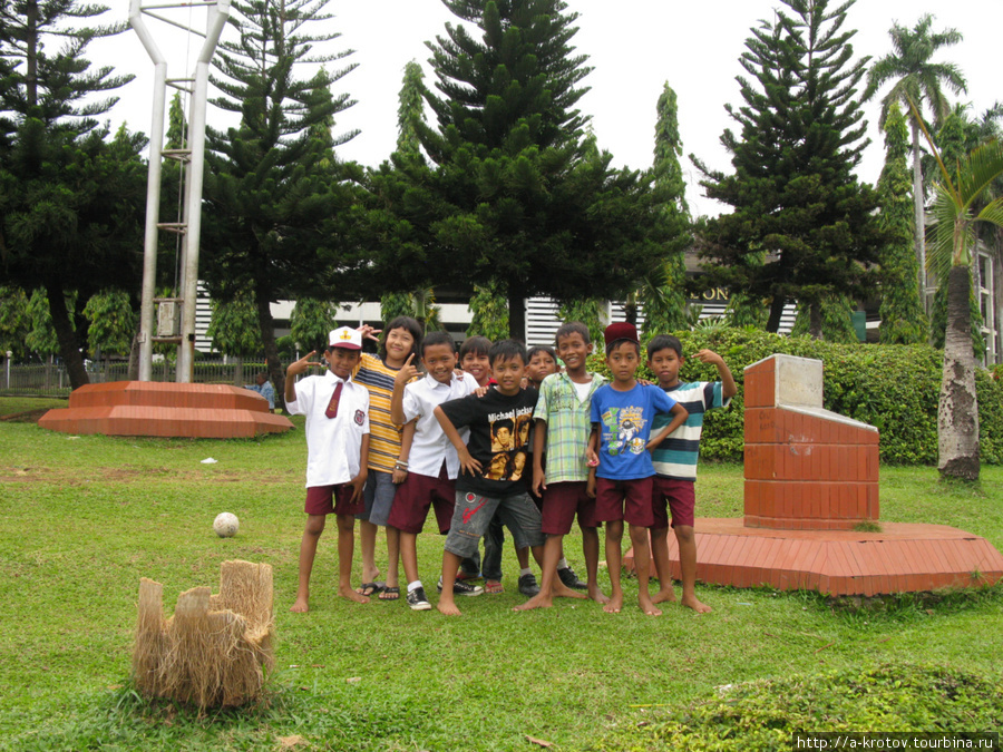 Дети Суматра, Индонезия