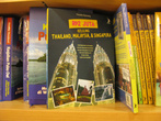 Книги о путешествиях есть и в Индонезии —
это путевод По Тайланду, Малайзии и Сингапуру за 2 миллиона рупий (220 долларов) для индонезийцев