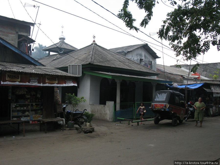 Простецкий жилой район на востоке Джакарты