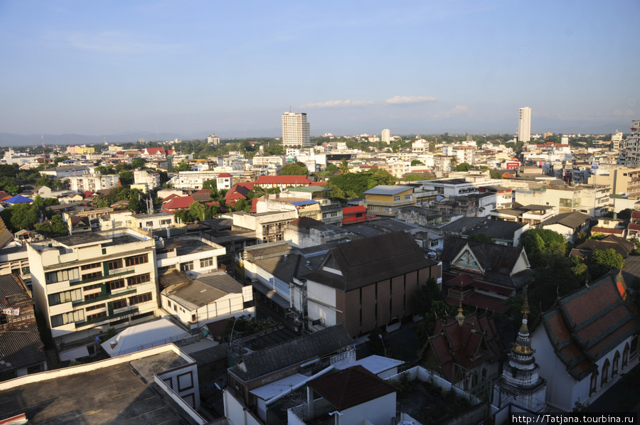 вид на город с номера Чиангмай, Таиланд