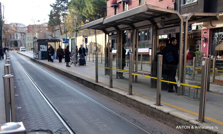 Остановка скоростного трамвая Стамбул, Турция