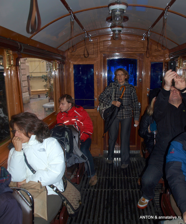 В салоне исторического трамвая Стамбул, Турция