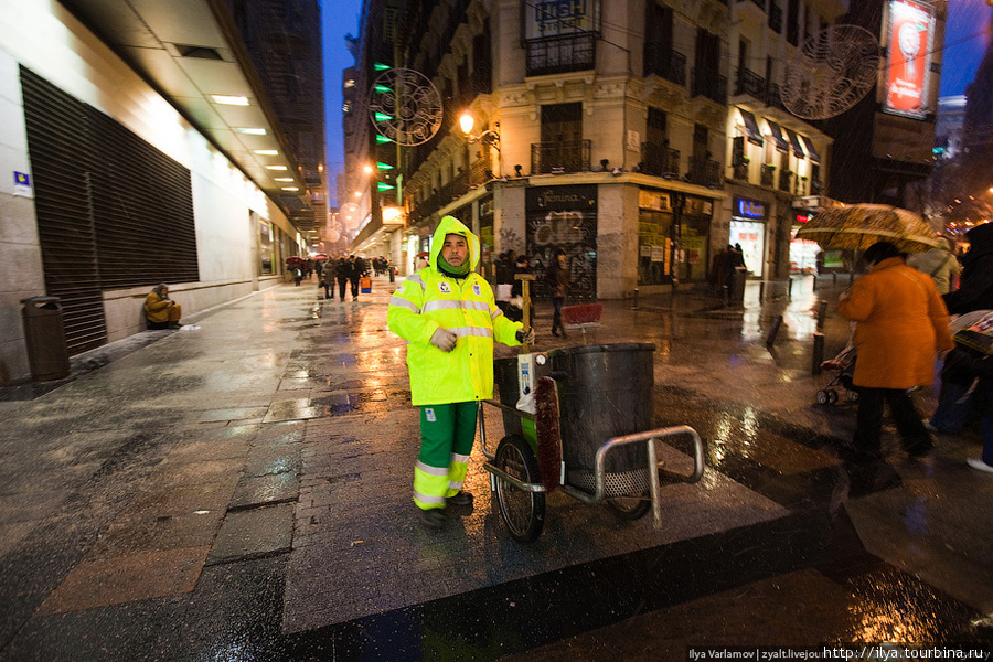 Знаменитый рассыпатель соли. Мадрид, Испания