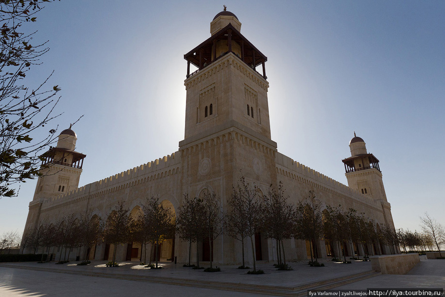Фасад михраба изготовлен из редких пород дерева, впервые за 300 лет использованных в исламском мире. Амман, Иордания