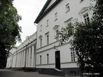 В правом крыле здания располагалась администрация Гимназии.