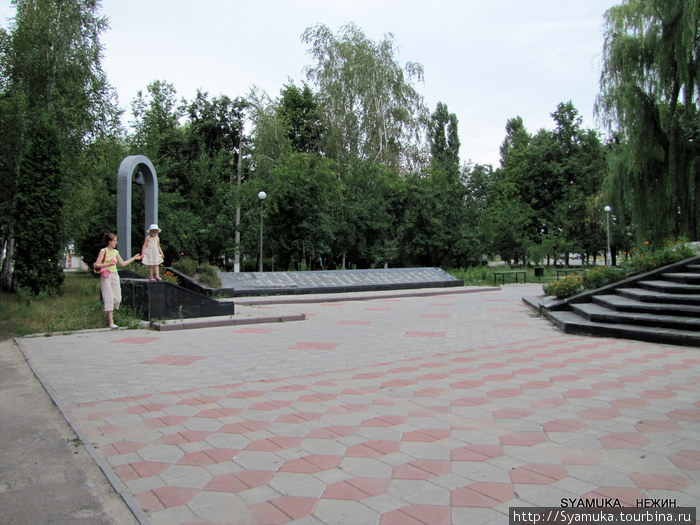 Мемориал Памяти нежинцам, погибшим в годы Великой Отечественной войны. Нежин, Украина