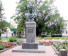 Рядом с Университетом, на видном месте среди цветов — памятник-бюст графу И. Безбородько.