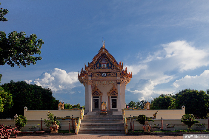 Храм Кхунарам и мумифицированный монах Ламаи, Таиланд