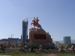 Памятник Сухэ-Батору.