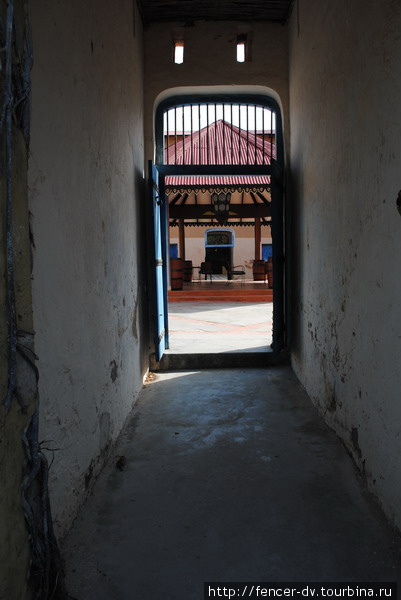 Заброшенный отель острова Заключенных Остров Занзибар, Танзания