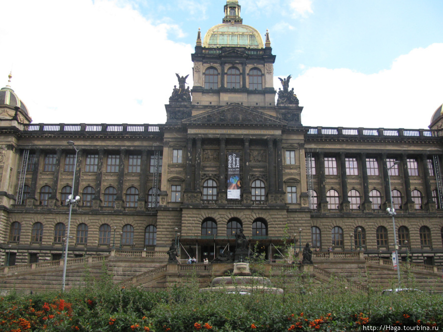 Национальный музей — крупнейший государственный музей Праги, созданный в начале XIX века. Прага, Чехия