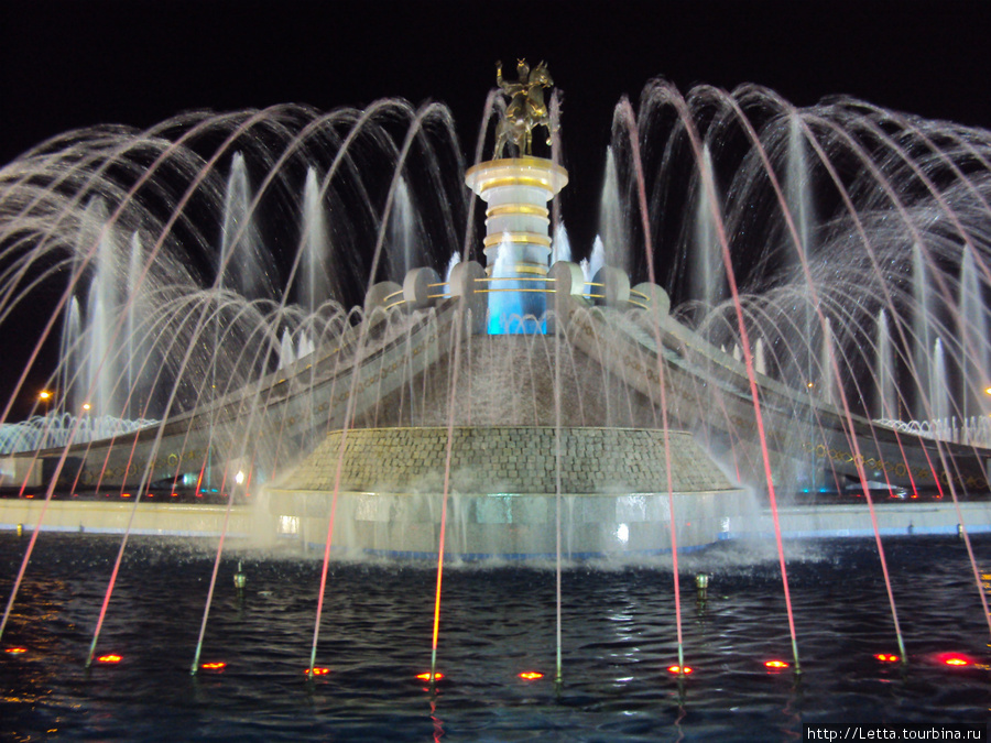 Ночная жизнь столицы Ашхабад, Туркмения