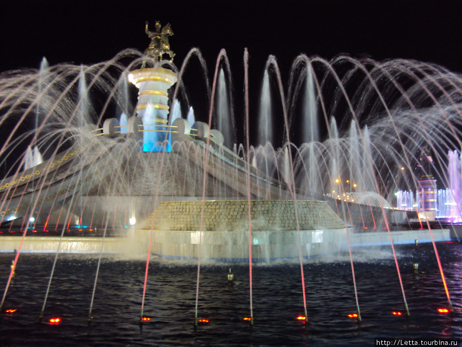 Ночная жизнь столицы Ашхабад, Туркмения