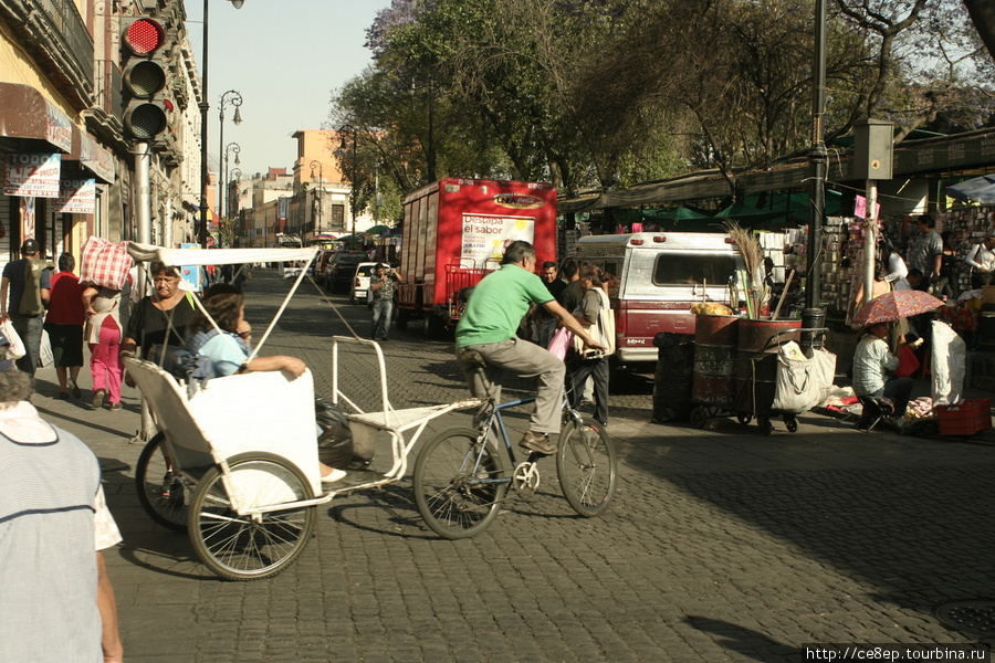 Одна из разновидностей транспорта Мехико, Мексика