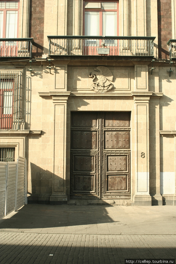 Суровые двери Мехико, Мексика