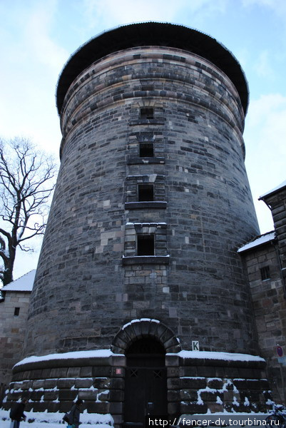 Одна из башен старой городской стены, сохранившаяся лучше всего Нюрнберг, Германия