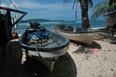 Динги, так называют моторные лодки, самый надёжный транспорт на побережье. Местные предпочтут моторку джипу.