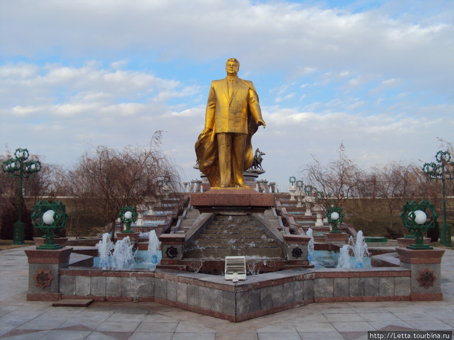 Город сквозь призму фонарей Ашхабад, Туркмения