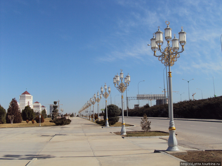 Город сквозь призму фонарей Ашхабад, Туркмения