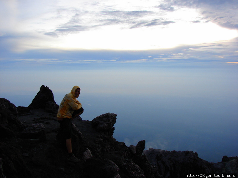Ночное восхождение на вулкан высотой 2914 метров, встречаем рассвет Ява, Индонезия