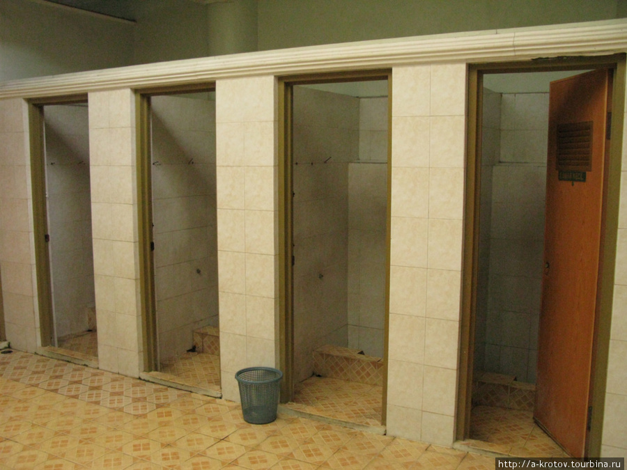 В мечети всегда есть туалет, kamar kecil, Индонезия