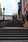 Старая мощеная лестница от Малостранской площади к Пражскому Граду ведет мимо посольства Италии