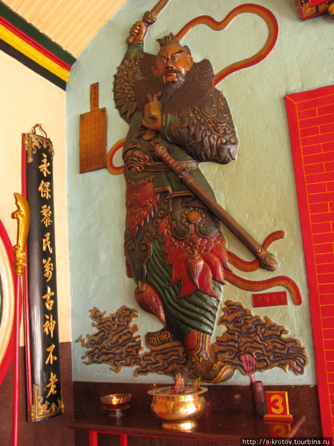 Китайский храм (тысяча идолов!) в городе Маланг