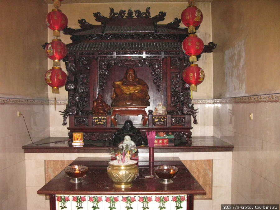 Китайский храм (тысяча идолов!) в городе Маланг