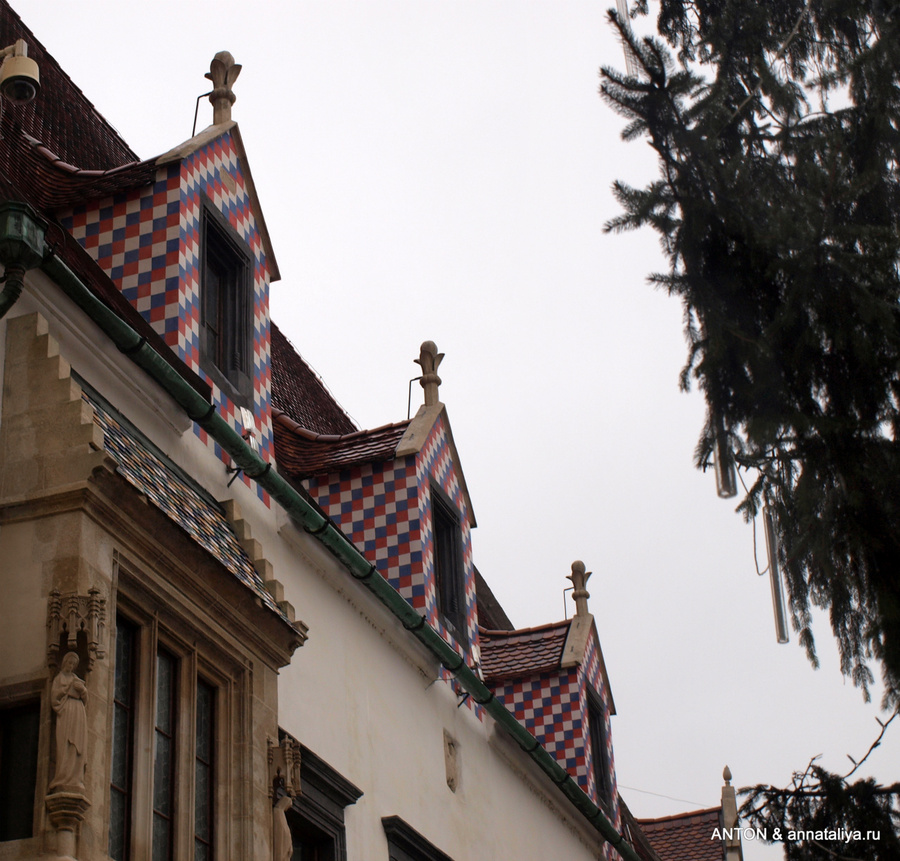 Отделка крыши у Ратуши Братислава, Словакия
