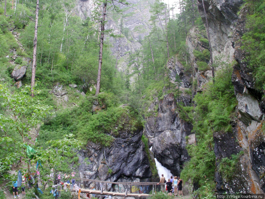Недалеко от поселка есть водопад высотой 5 м. Аршан, Россия