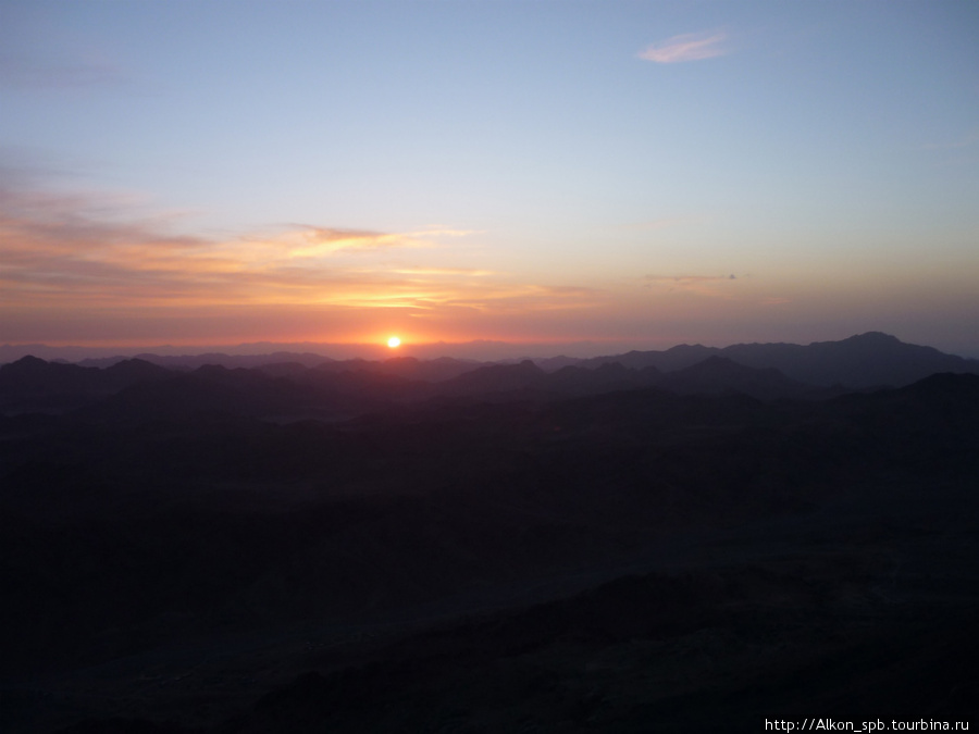 Рассвет на горе Моисея гора Синай (2285м), Египет