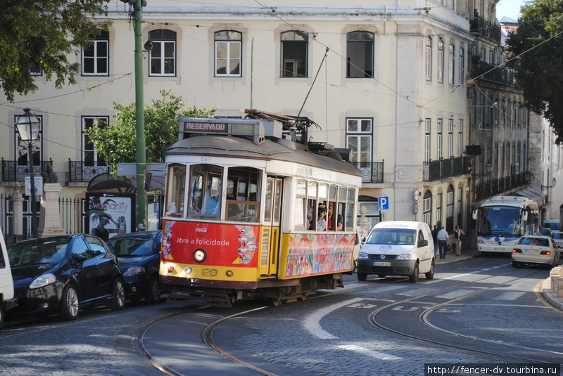 Трамваи бывают не только желтыми Лиссабон, Португалия