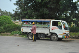 Местные маршрутные такси. Такие грузовички возят людей между деревнями.