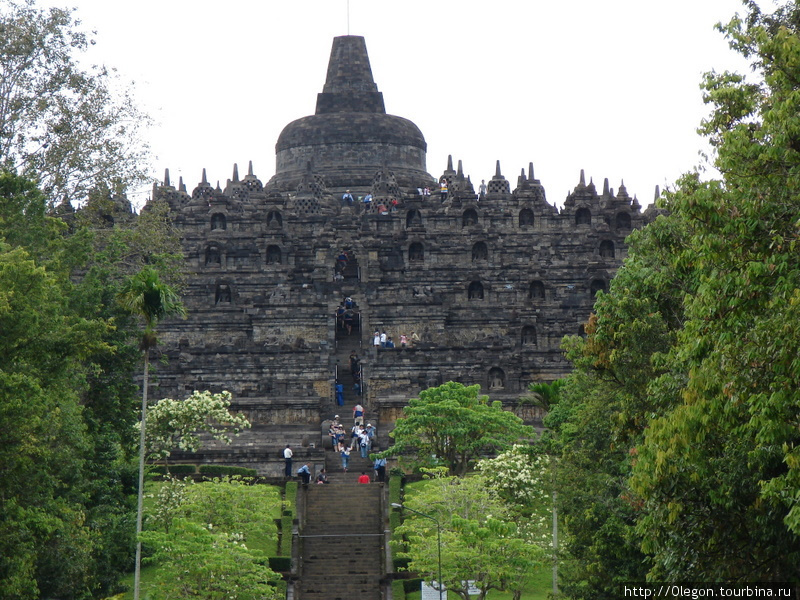 Огромная ступа-храм Ява, Индонезия